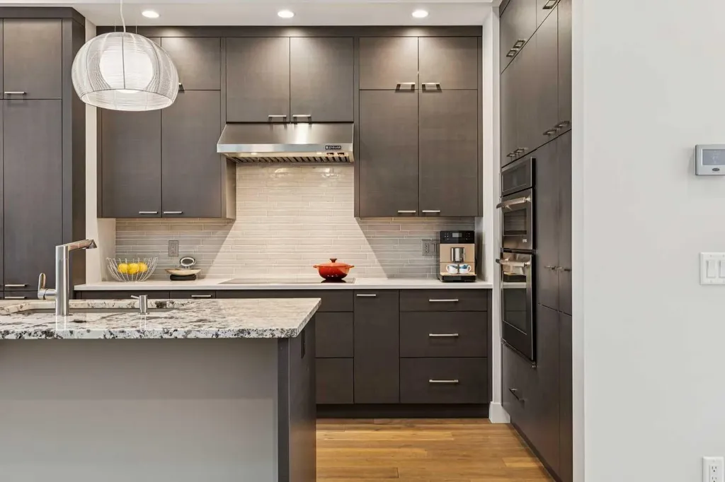 1714 Bowness Road NW Calgary AB T2N 3K2
