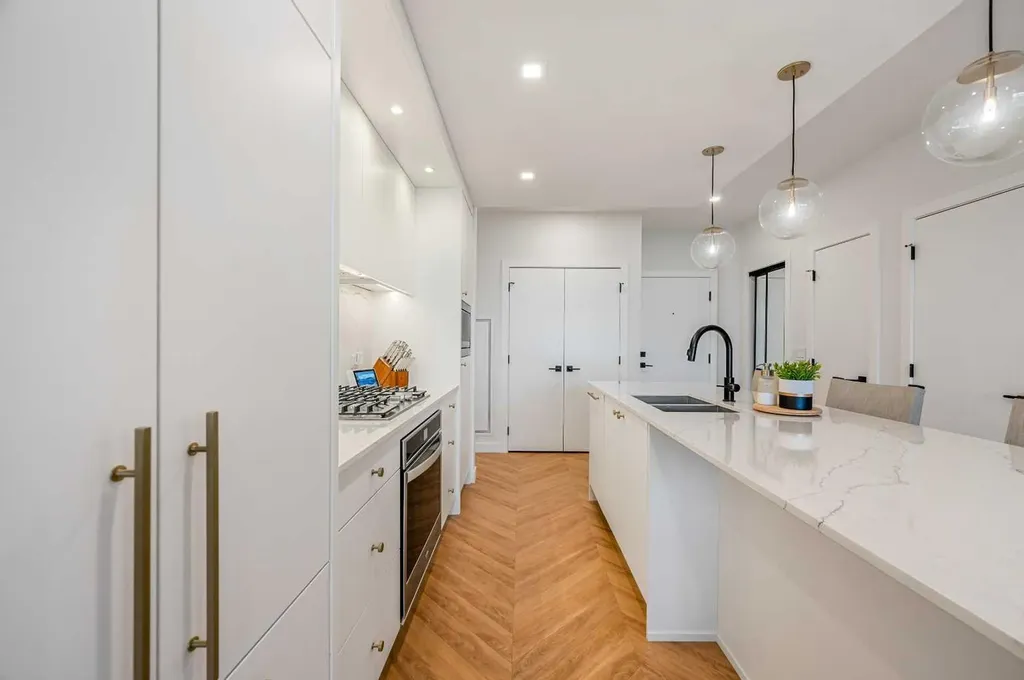 8505 Broadcast Avenue SW Calgary AB T3H 6B5