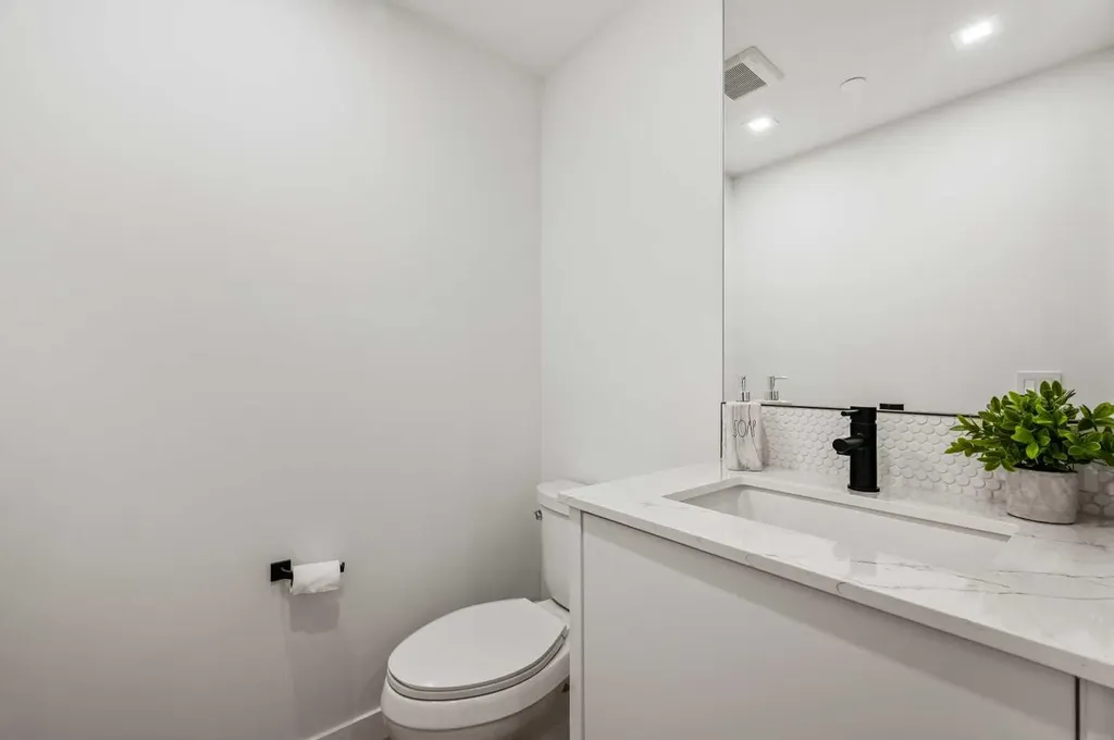 8505 Broadcast Avenue SW Calgary AB T3H 6B5