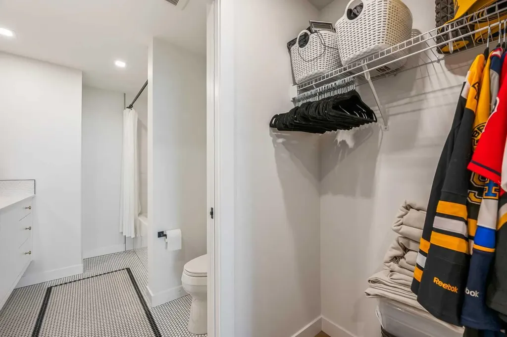 8505 Broadcast Avenue SW Calgary AB T3H 6B5