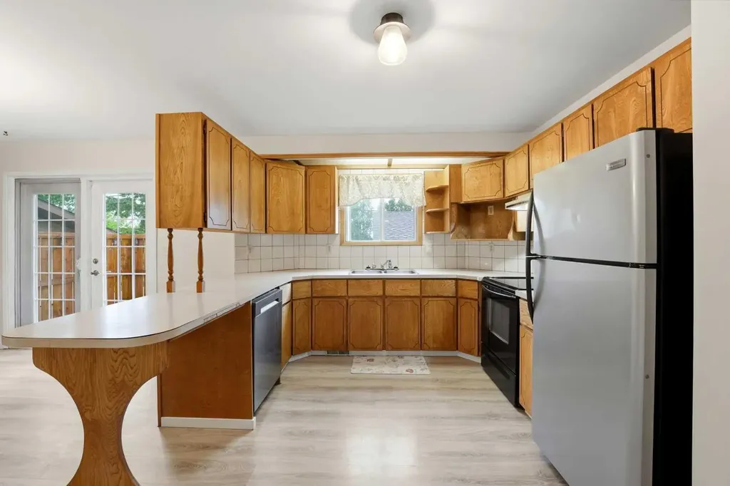 1 Hallgren Avenue Red Deer AB T4N 6P1