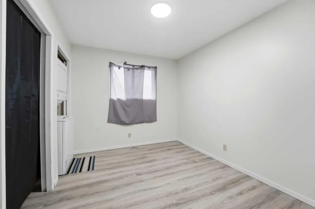 1 Hallgren Avenue Red Deer AB T4N 6P1