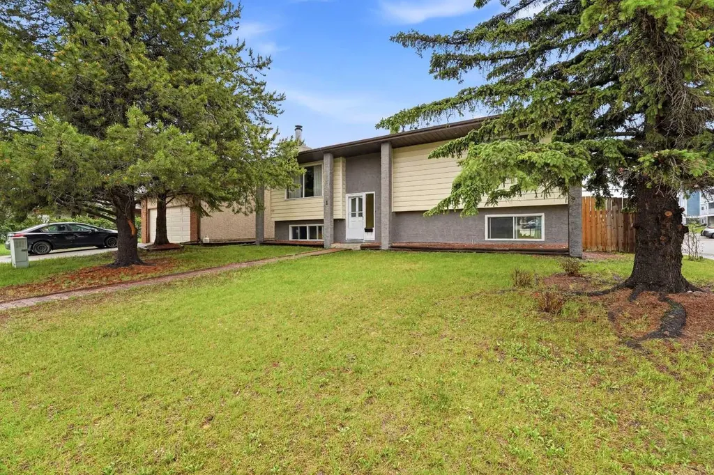 1 Hallgren Avenue Red Deer AB T4N 6P1