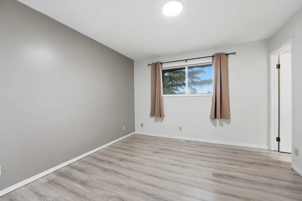 1 Hallgren Avenue Red Deer AB T4N 6P1