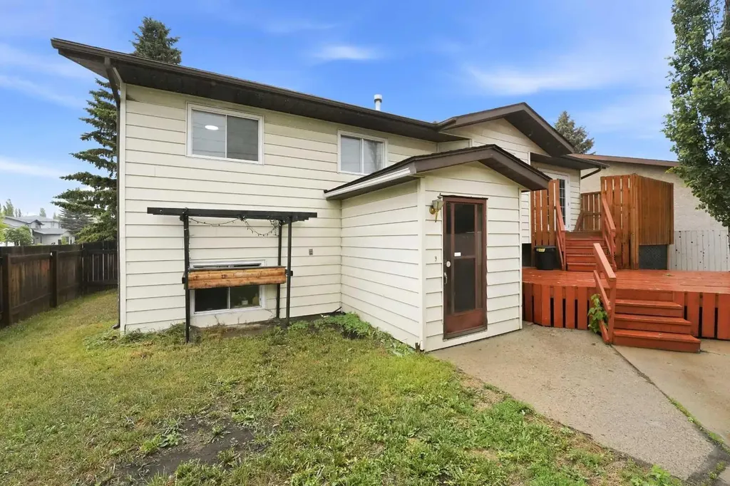 1 Hallgren Avenue Red Deer AB T4N 6P1