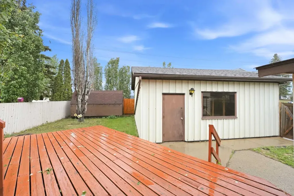 1 Hallgren Avenue Red Deer AB T4N 6P1