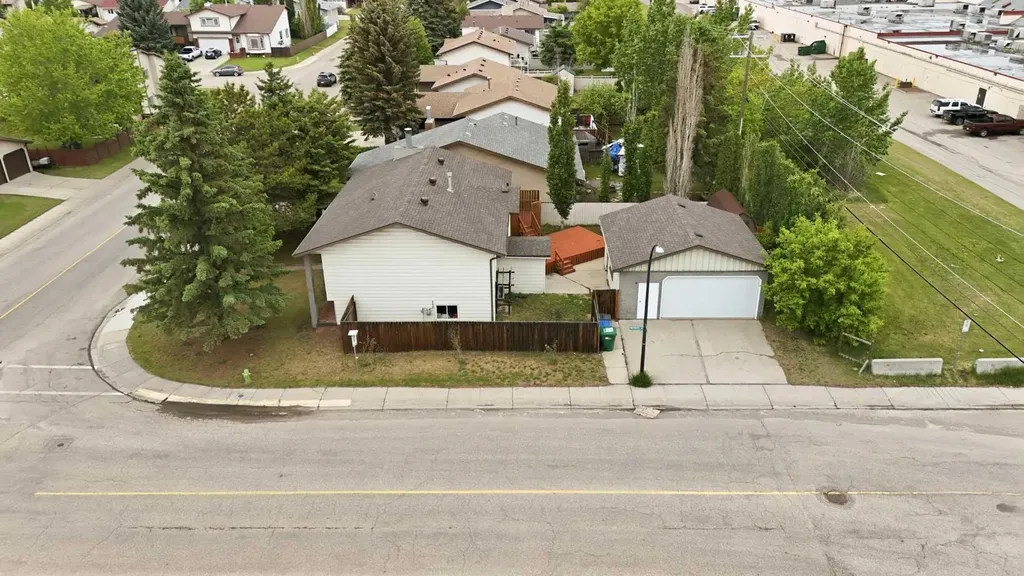 1 Hallgren Avenue Red Deer AB T4N 6P1