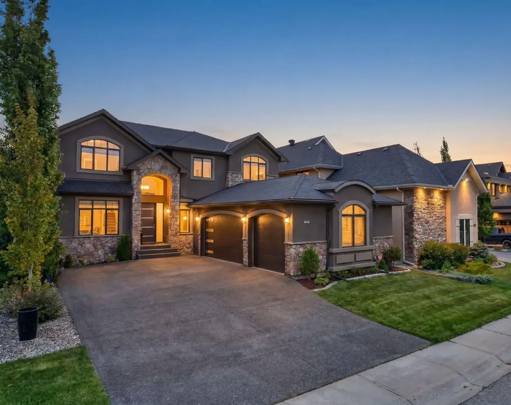 32 Aspen Meadows Manor SW Calgary AB T3H 5Z6