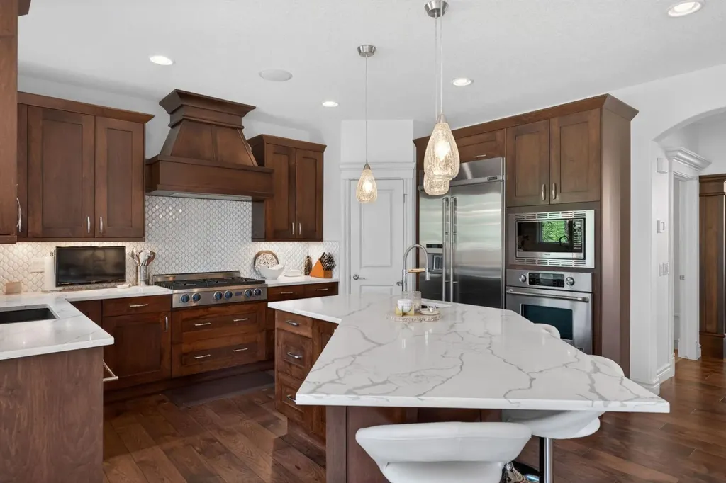 32 Aspen Meadows Manor SW Calgary AB T3H 5Z6