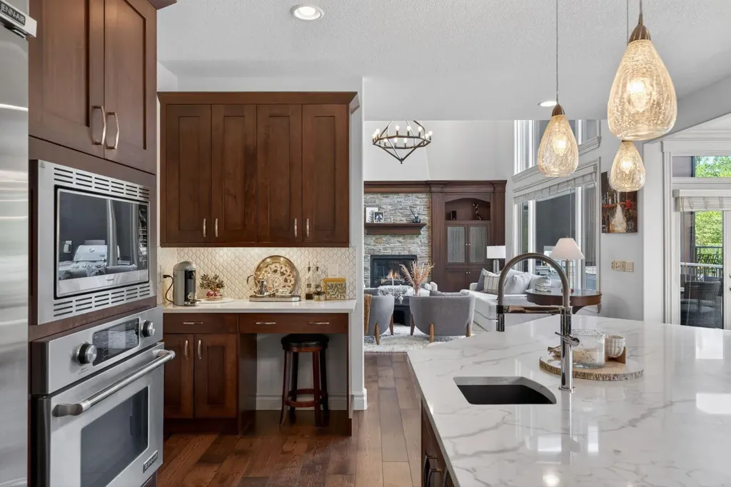 32 Aspen Meadows Manor SW Calgary AB T3H 5Z6