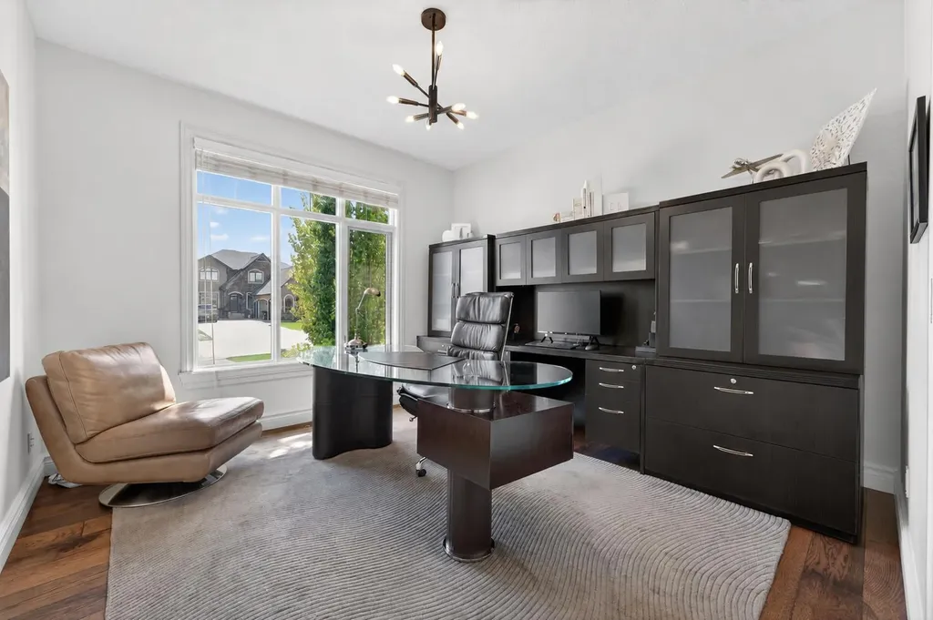 32 Aspen Meadows Manor SW Calgary AB T3H 5Z6