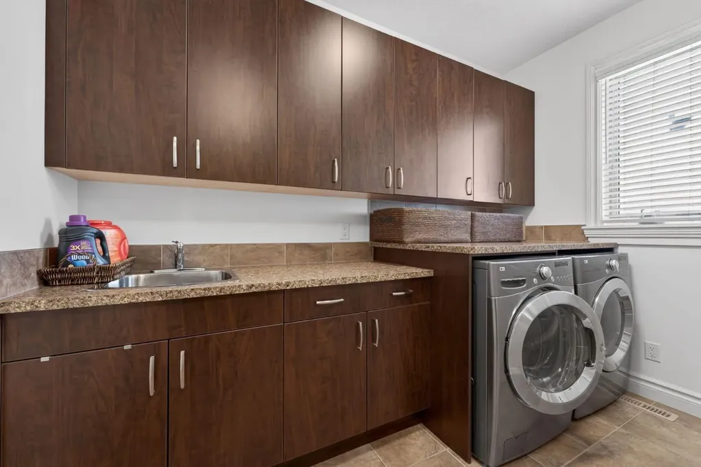 32 Aspen Meadows Manor SW Calgary AB T3H 5Z6