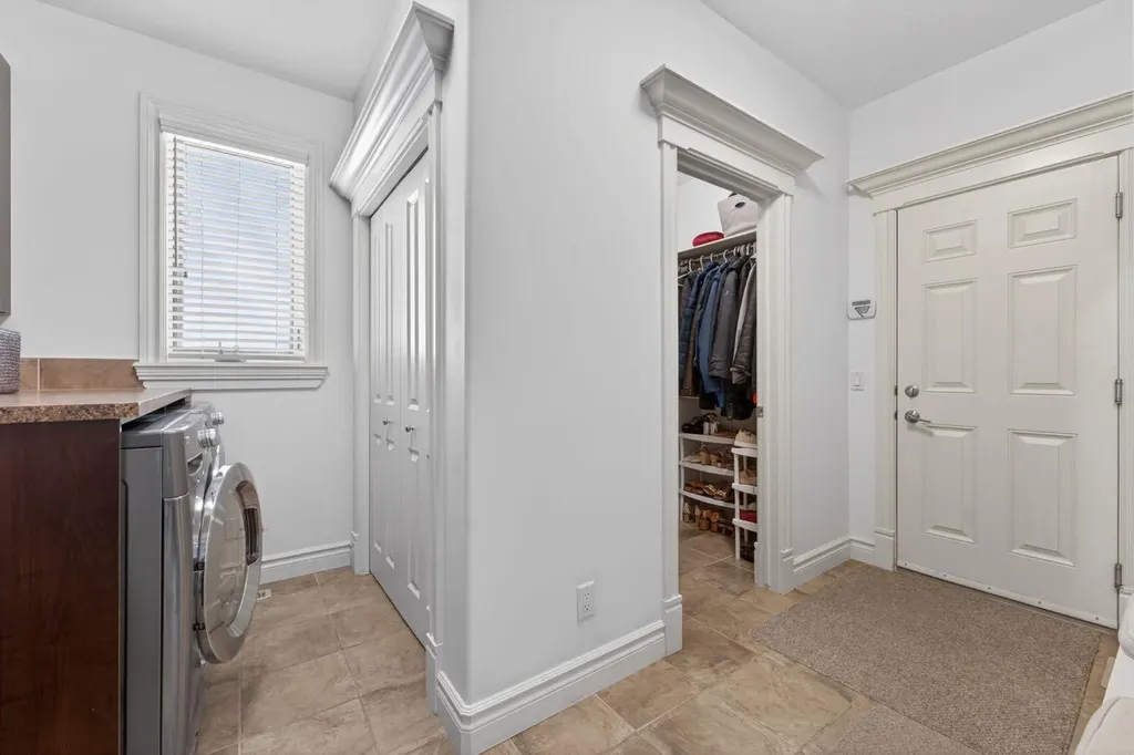 32 Aspen Meadows Manor SW Calgary AB T3H 5Z6