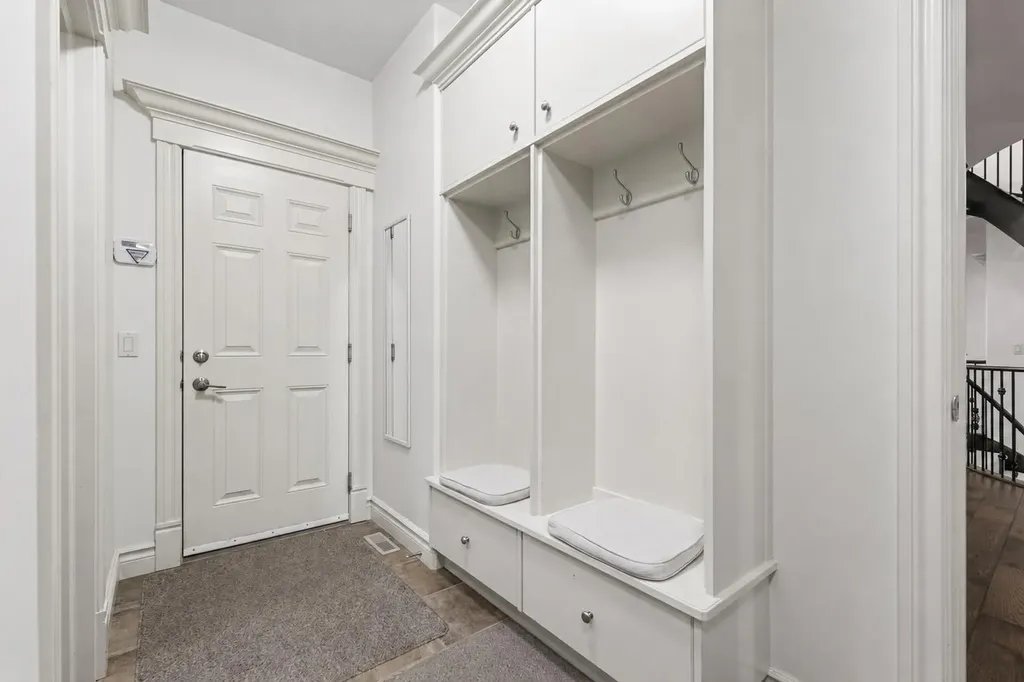 32 Aspen Meadows Manor SW Calgary AB T3H 5Z6