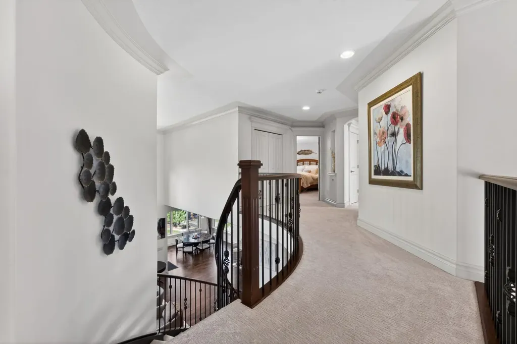 32 Aspen Meadows Manor SW Calgary AB T3H 5Z6
