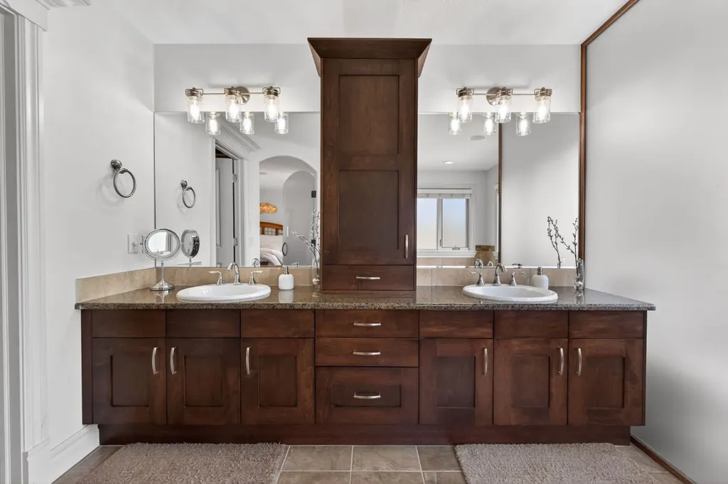 32 Aspen Meadows Manor SW Calgary AB T3H 5Z6