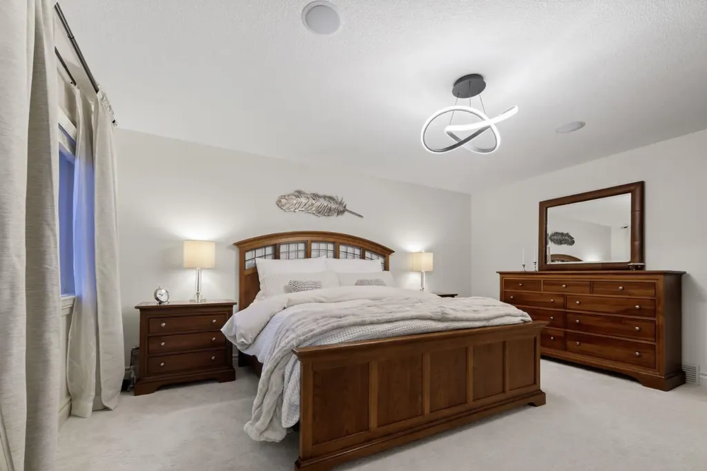32 Aspen Meadows Manor SW Calgary AB T3H 5Z6