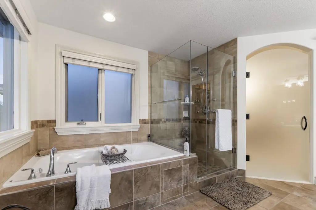 32 Aspen Meadows Manor SW Calgary AB T3H 5Z6