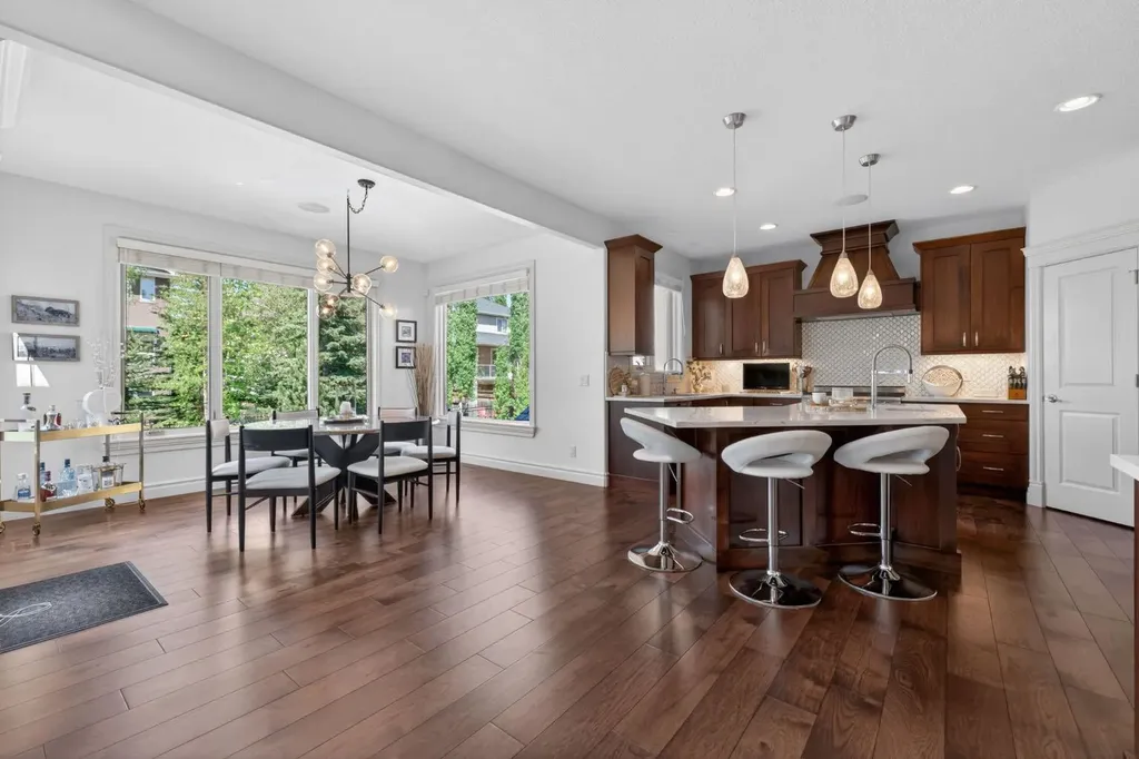 32 Aspen Meadows Manor SW Calgary AB T3H 5Z6