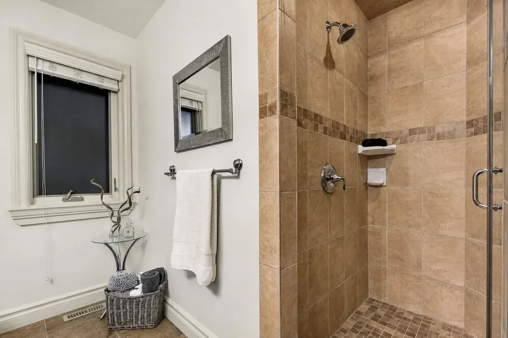 32 Aspen Meadows Manor SW Calgary AB T3H 5Z6