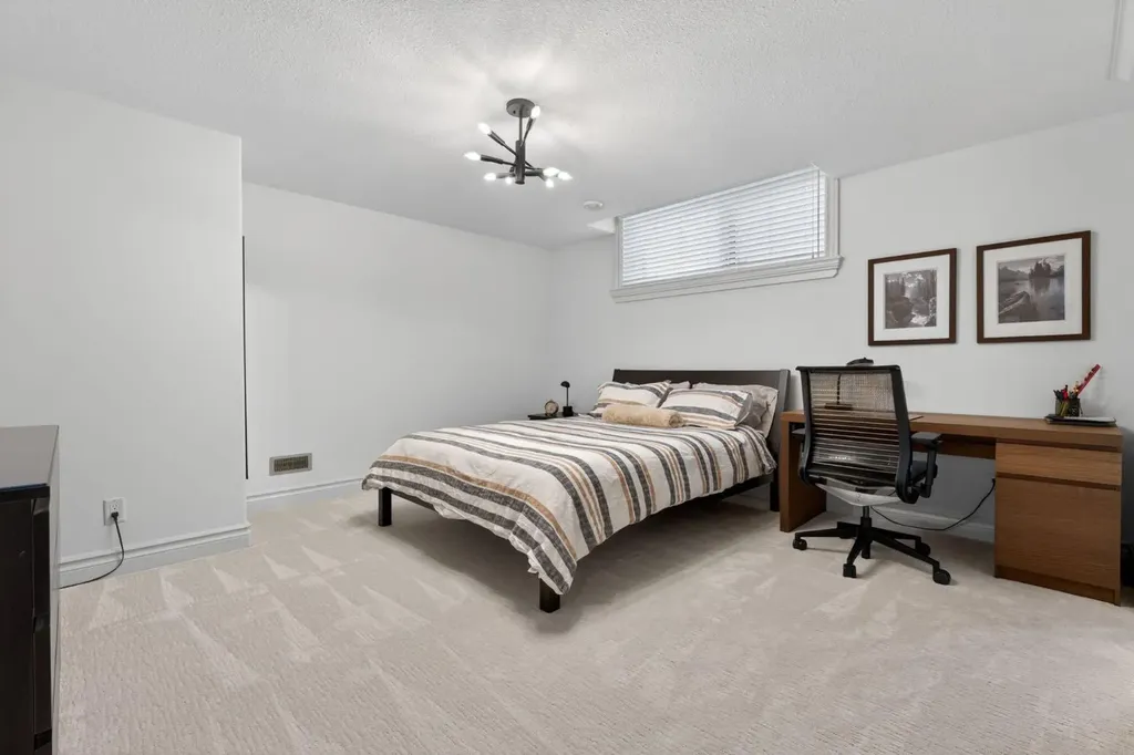 32 Aspen Meadows Manor SW Calgary AB T3H 5Z6