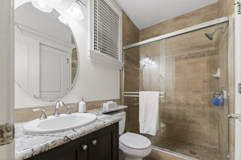 32 Aspen Meadows Manor SW Calgary AB T3H 5Z6