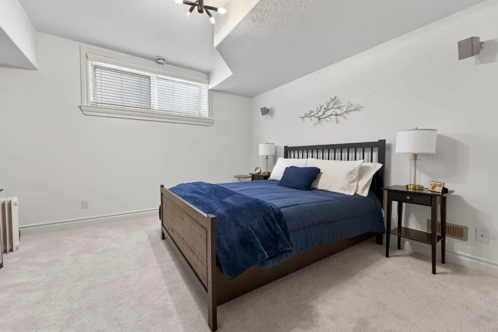 32 Aspen Meadows Manor SW Calgary AB T3H 5Z6