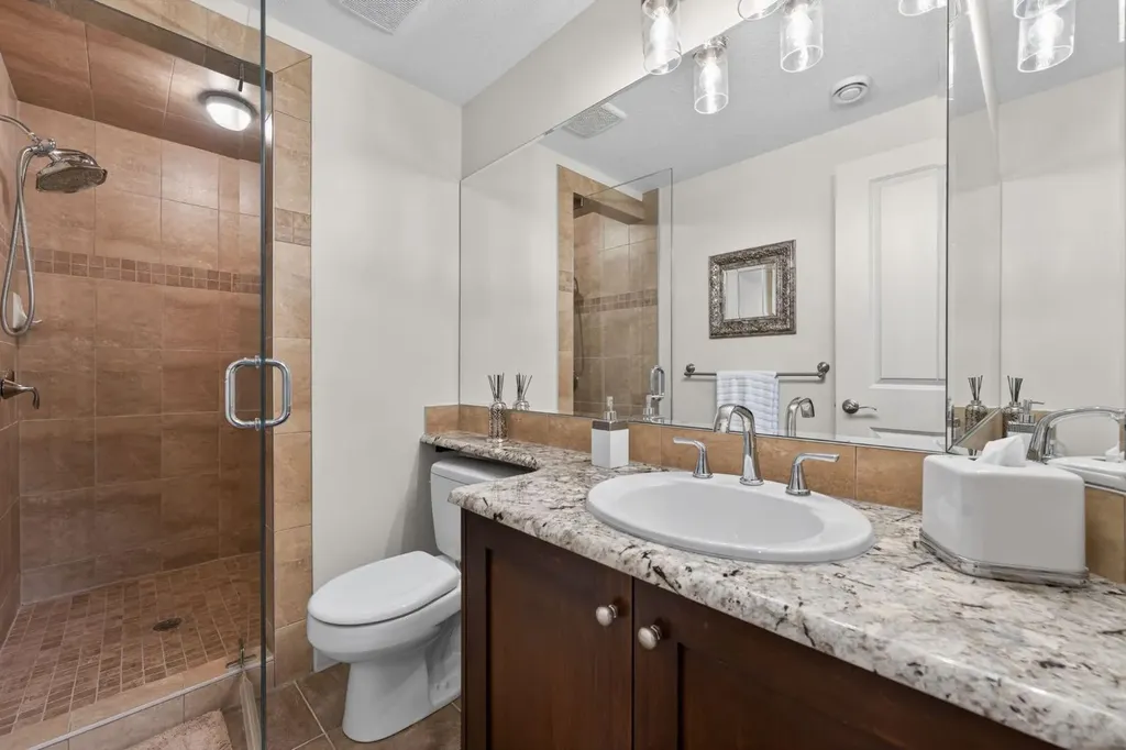 32 Aspen Meadows Manor SW Calgary AB T3H 5Z6