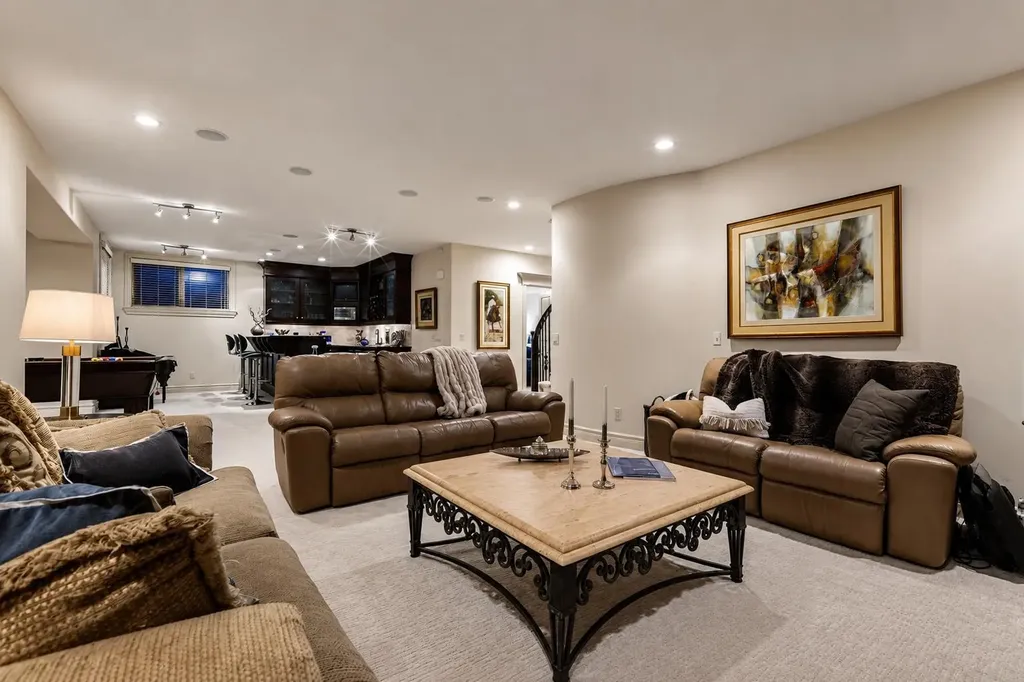 32 Aspen Meadows Manor SW Calgary AB T3H 5Z6