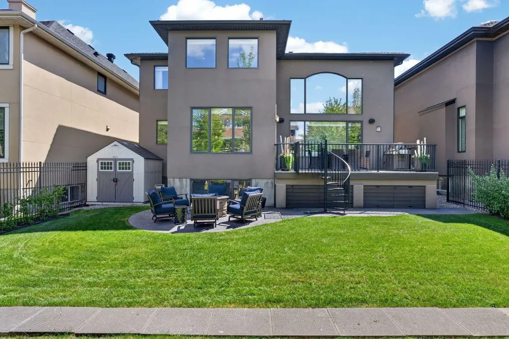 32 Aspen Meadows Manor SW Calgary AB T3H 5Z6