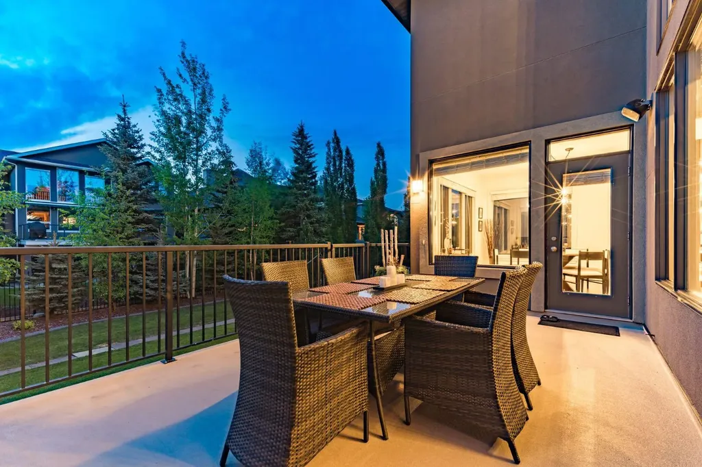 32 Aspen Meadows Manor SW Calgary AB T3H 5Z6