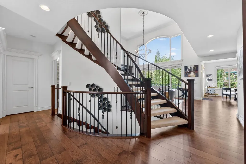 32 Aspen Meadows Manor SW Calgary AB T3H 5Z6