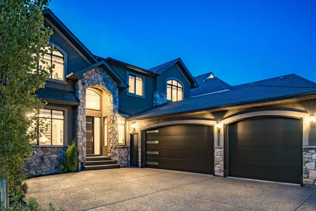 32 Aspen Meadows Manor SW Calgary AB T3H 5Z6