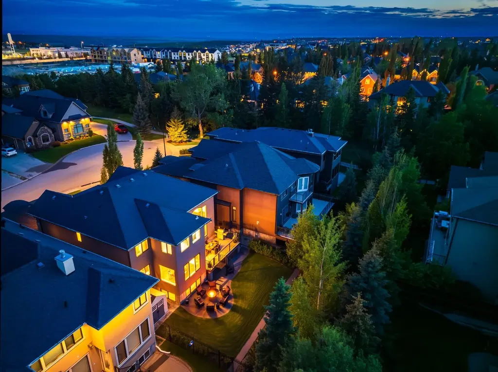 32 Aspen Meadows Manor SW Calgary AB T3H 5Z6