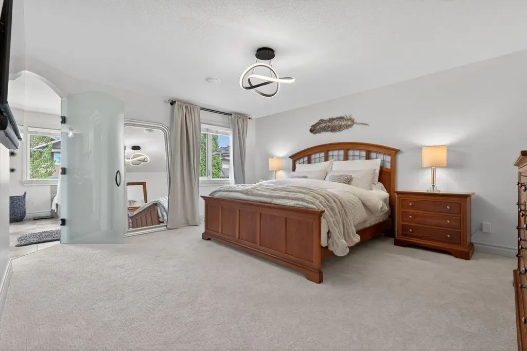 32 Aspen Meadows Manor SW Calgary AB T3H 5Z6