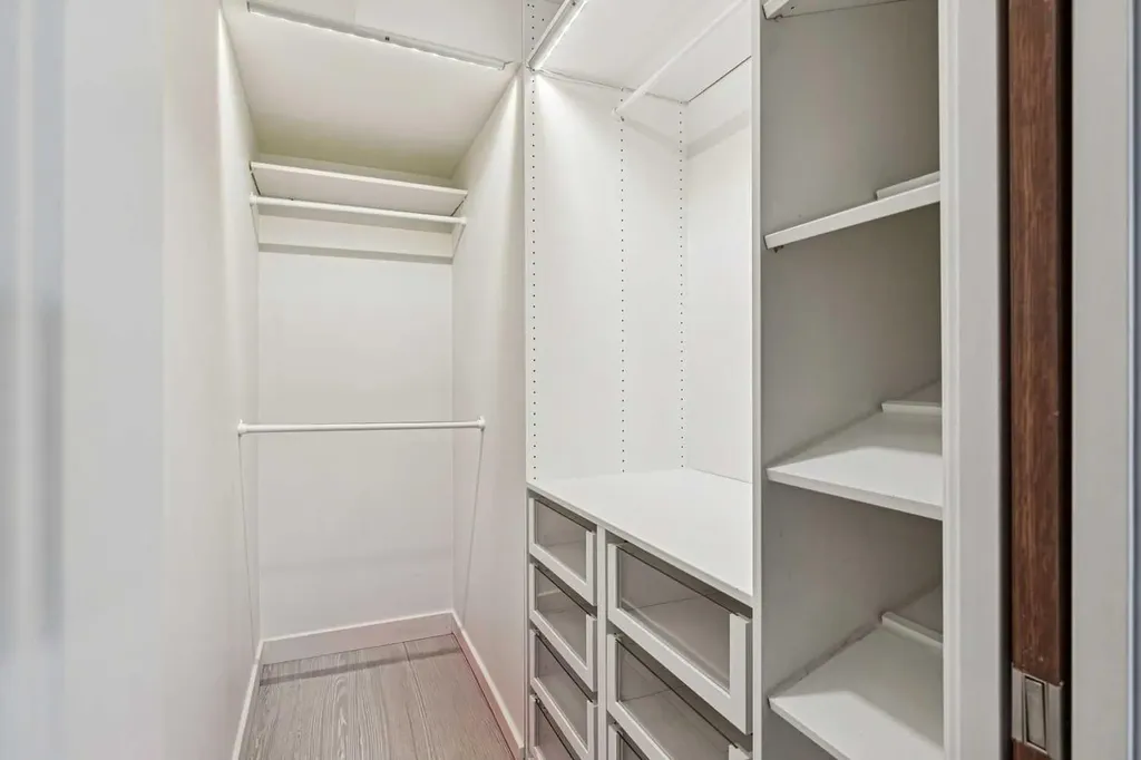317 19 Avenue SW Calgary AB T2S 0E1