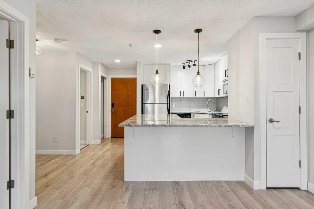 317 19 Avenue SW Calgary AB T2S 0E1