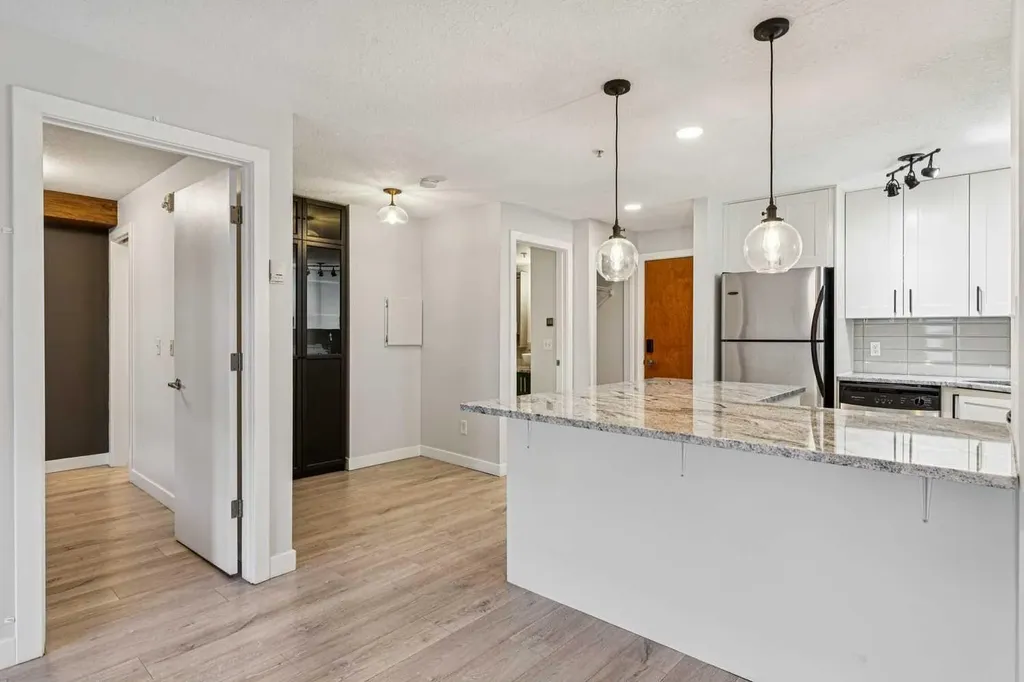 317 19 Avenue SW Calgary AB T2S 0E1