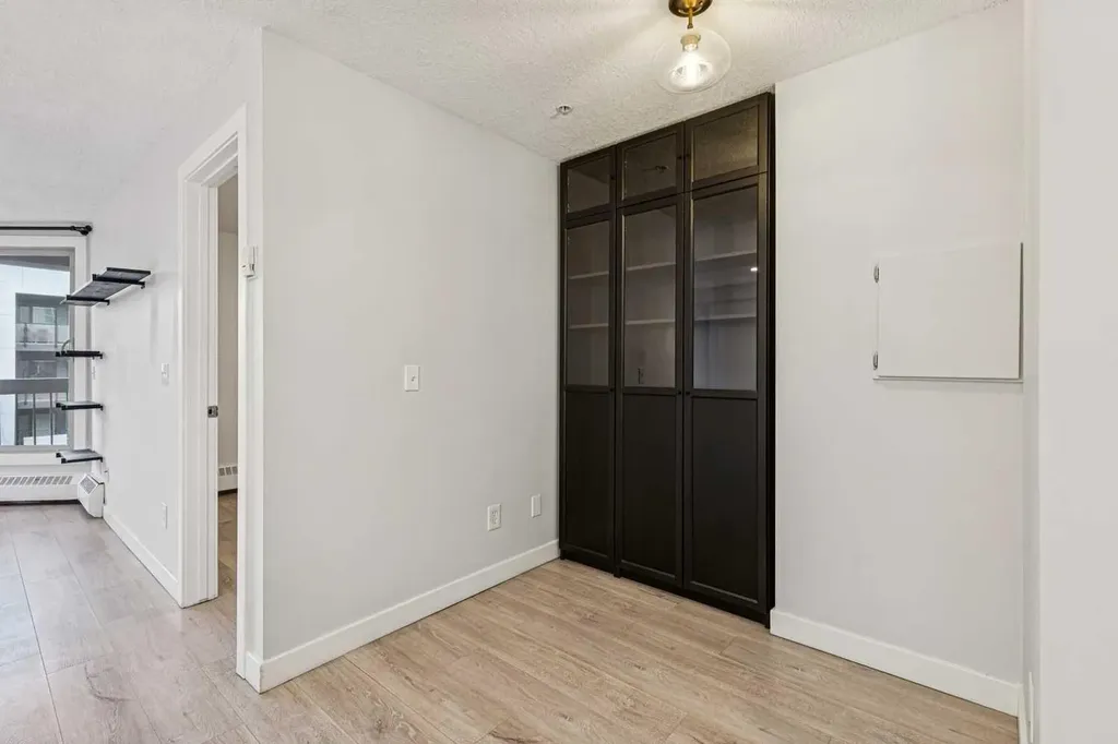 317 19 Avenue SW Calgary AB T2S 0E1