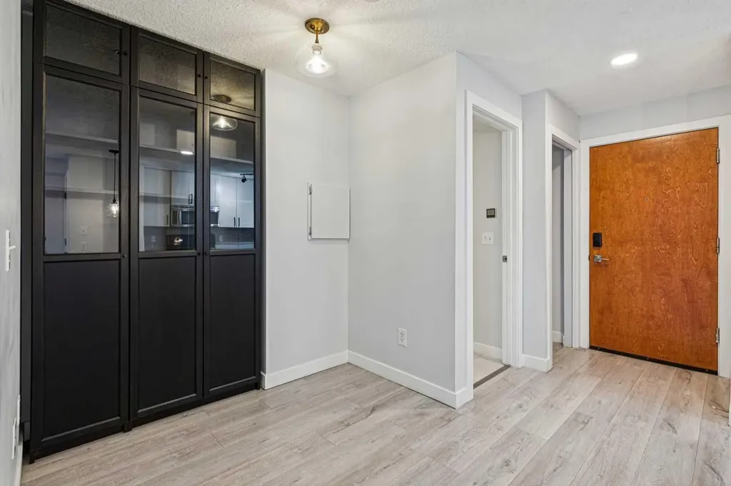 317 19 Avenue SW Calgary AB T2S 0E1