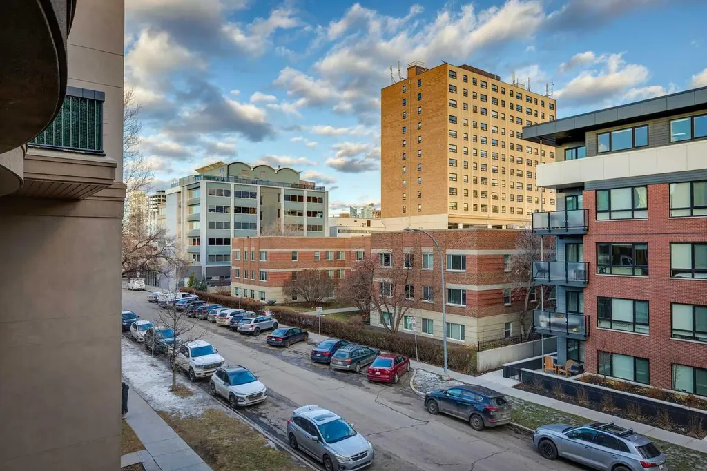 317 19 Avenue SW Calgary AB T2S 0E1