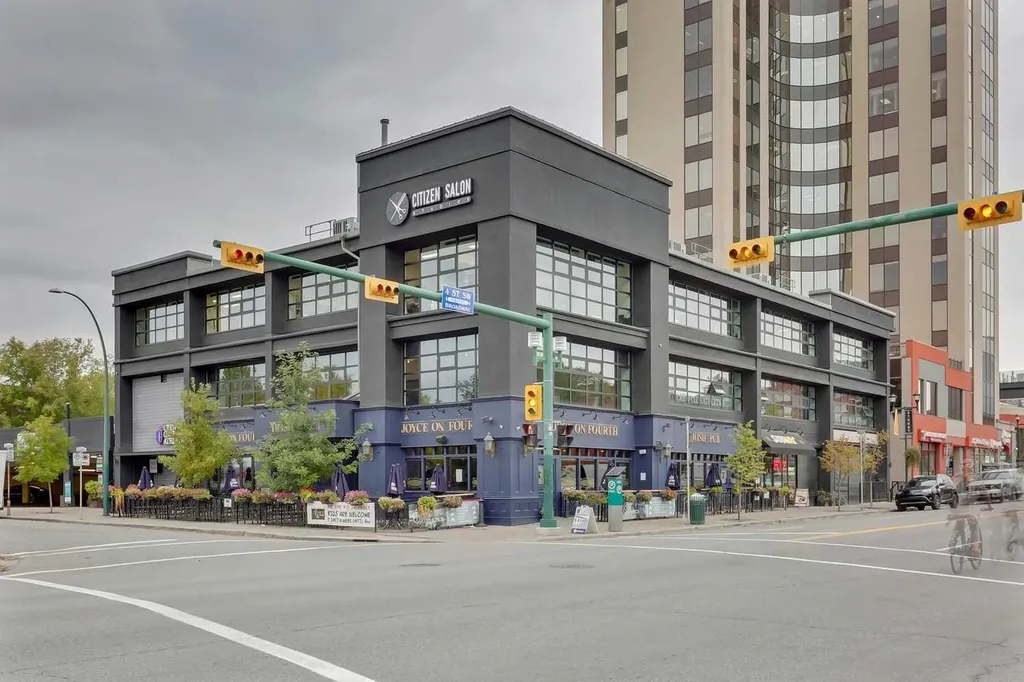 317 19 Avenue SW Calgary AB T2S 0E1