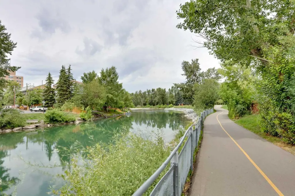 317 19 Avenue SW Calgary AB T2S 0E1
