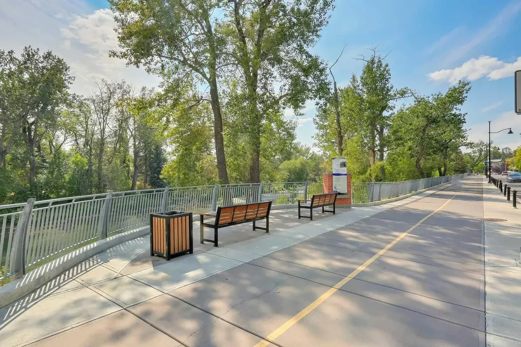 317 19 Avenue SW Calgary AB T2S 0E1