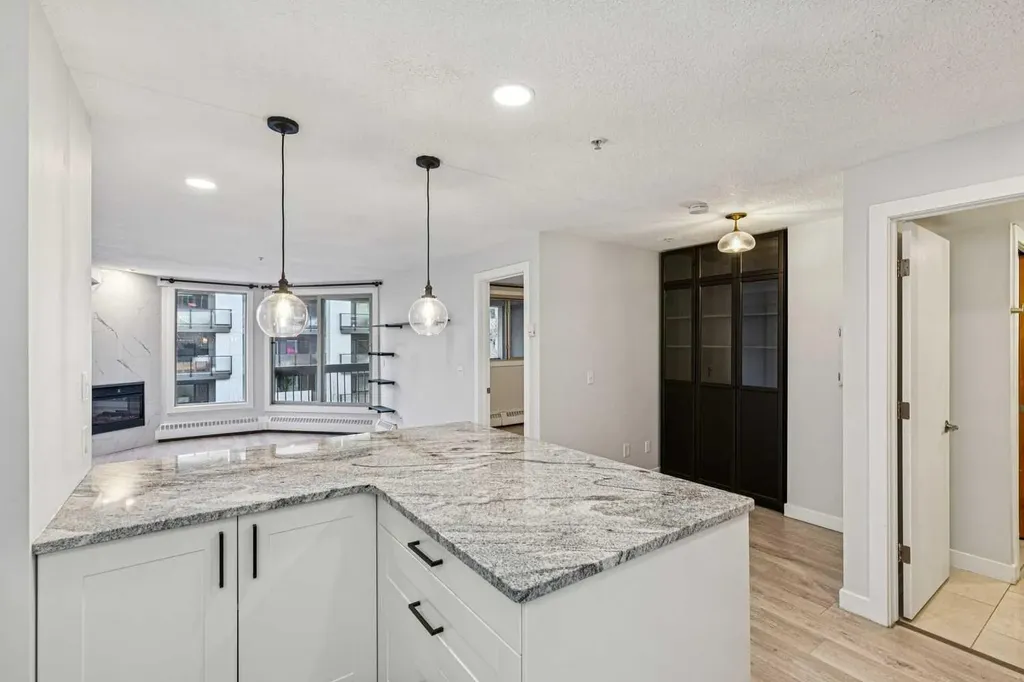 317 19 Avenue SW Calgary AB T2S 0E1