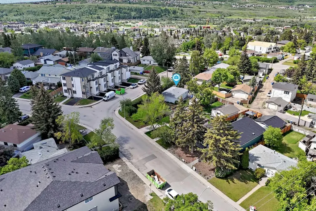 4803 Montana Crescent NW Calgary AB T3B 1E7