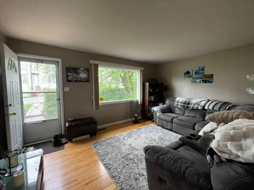 4803 Montana Crescent NW Calgary AB T3B 1E7