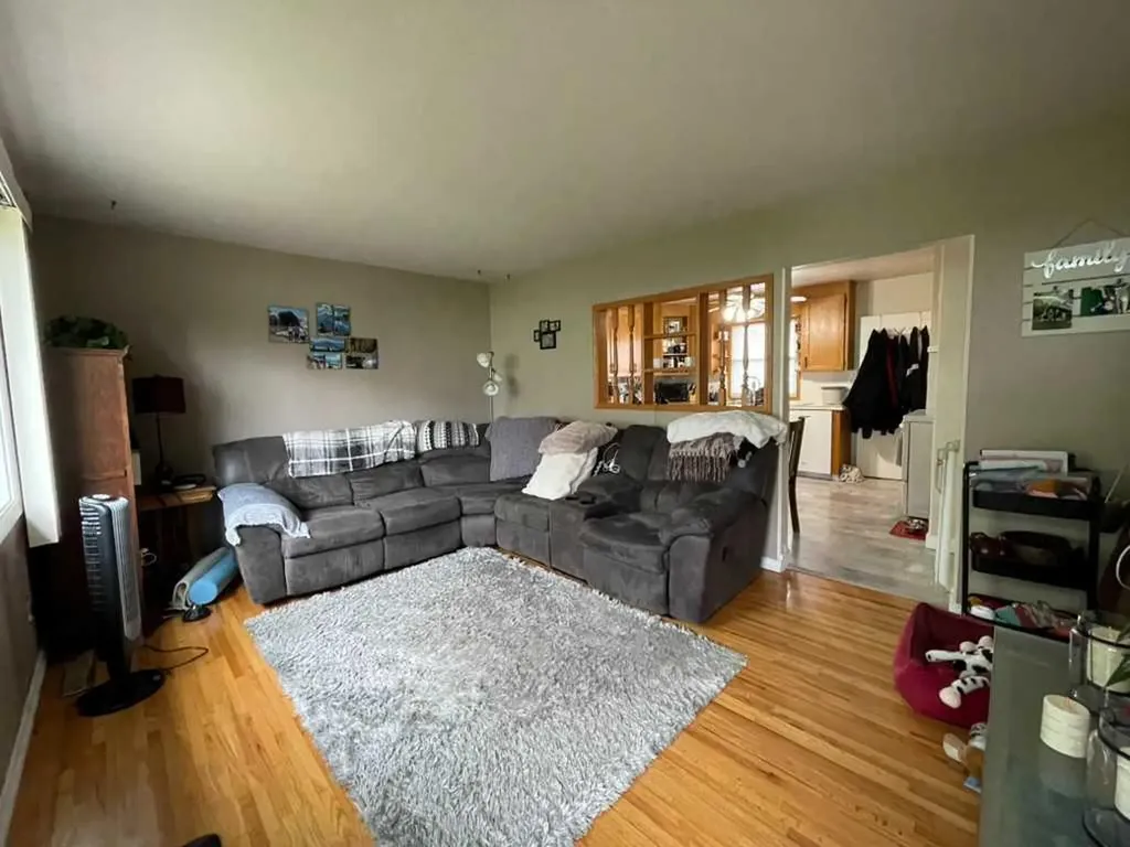 4803 Montana Crescent NW Calgary AB T3B 1E7