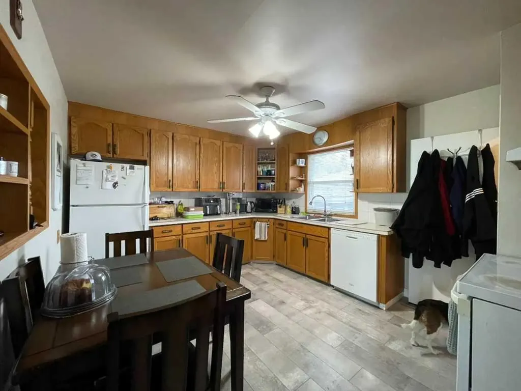 4803 Montana Crescent NW Calgary AB T3B 1E7
