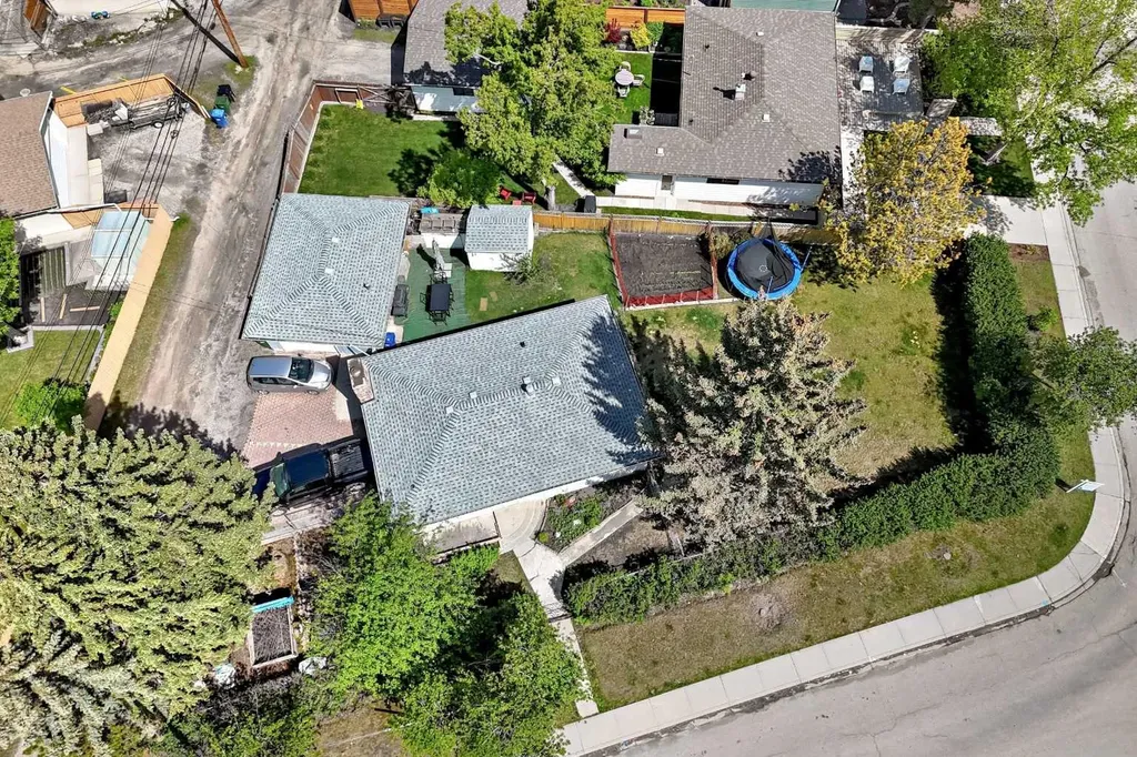 4803 Montana Crescent NW Calgary AB T3B 1E7
